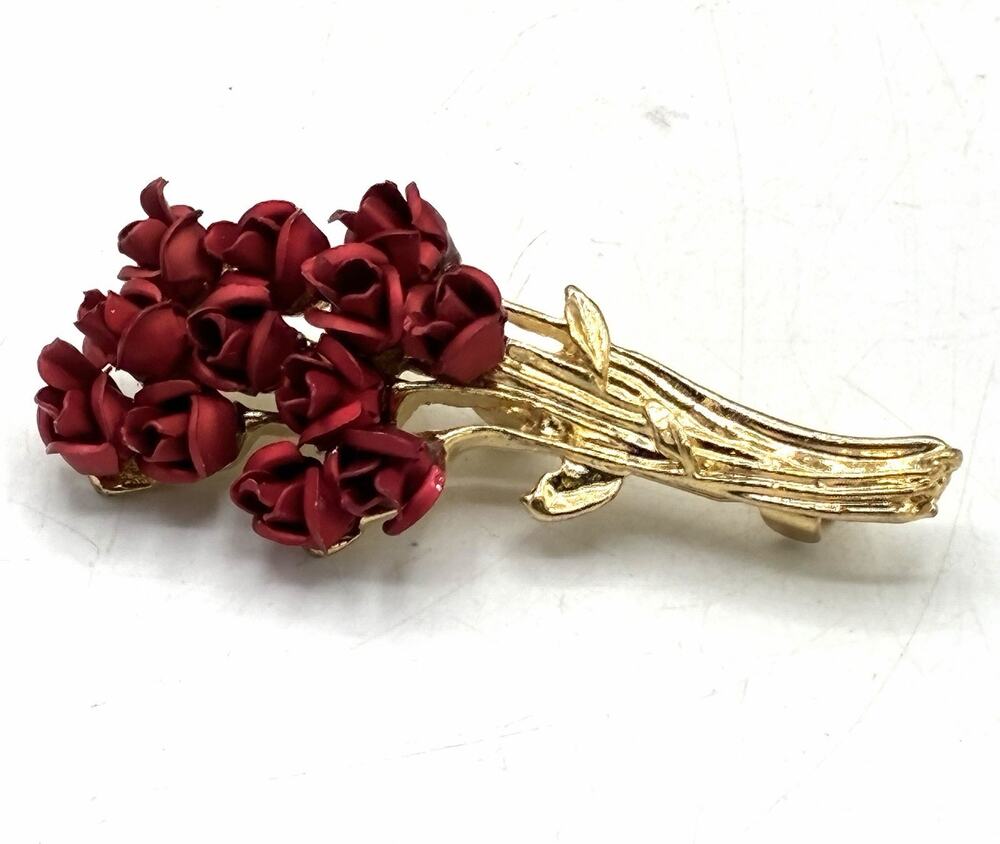 Vintage Red Rose Bouquet Brooch Gold Tone Dimensional Dozen Roses Flower Pin